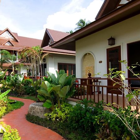 Kanok Buri Resort Lipa Noi Exterior foto