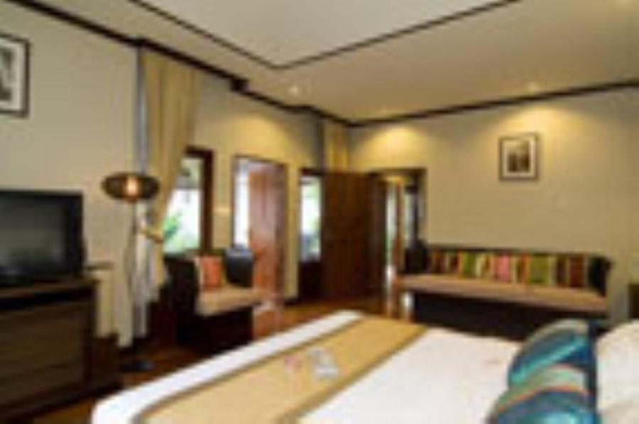 Kanok Buri Resort Lipa Noi Exterior foto