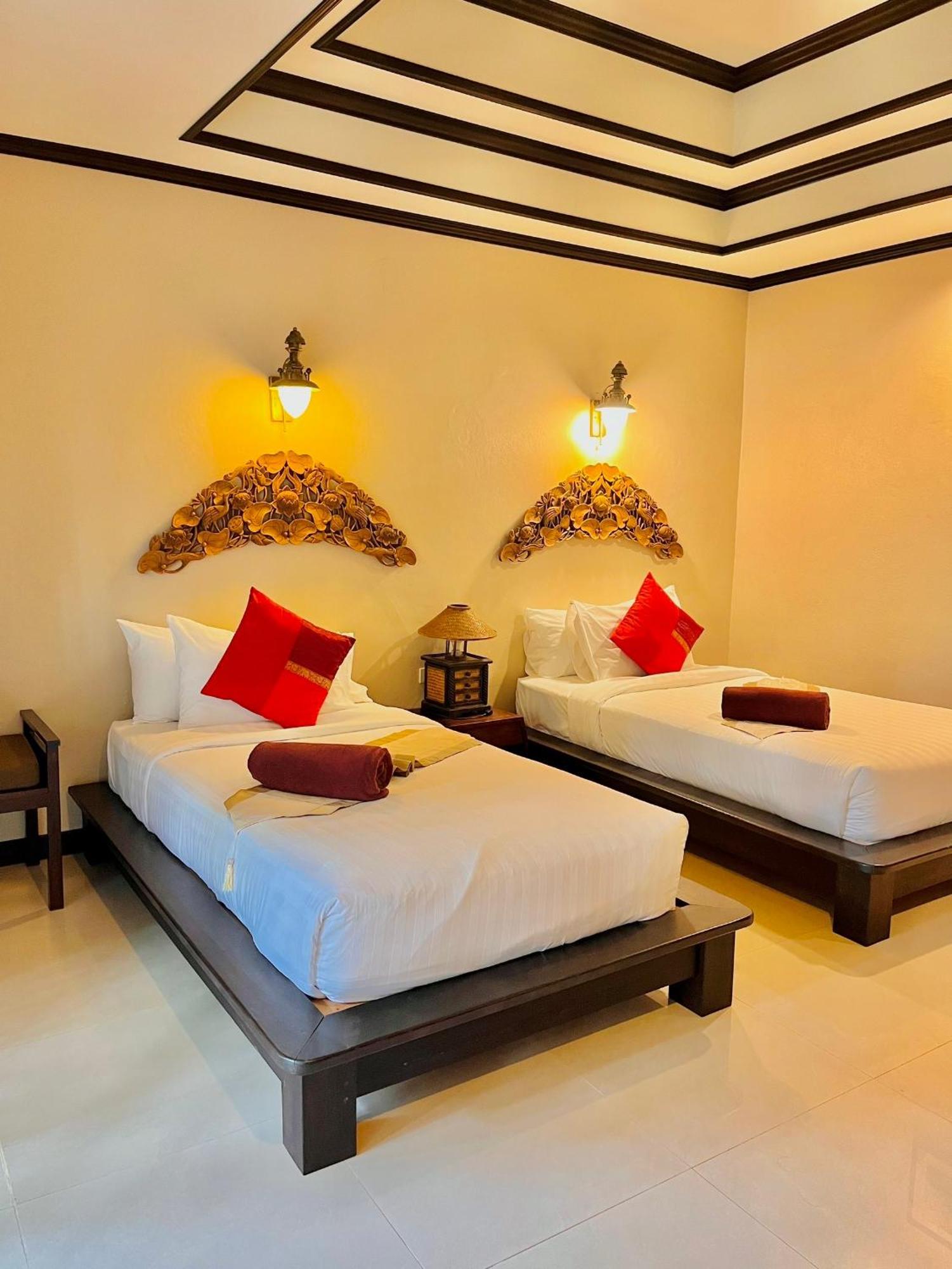 Kanok Buri Resort Lipa Noi Exterior foto