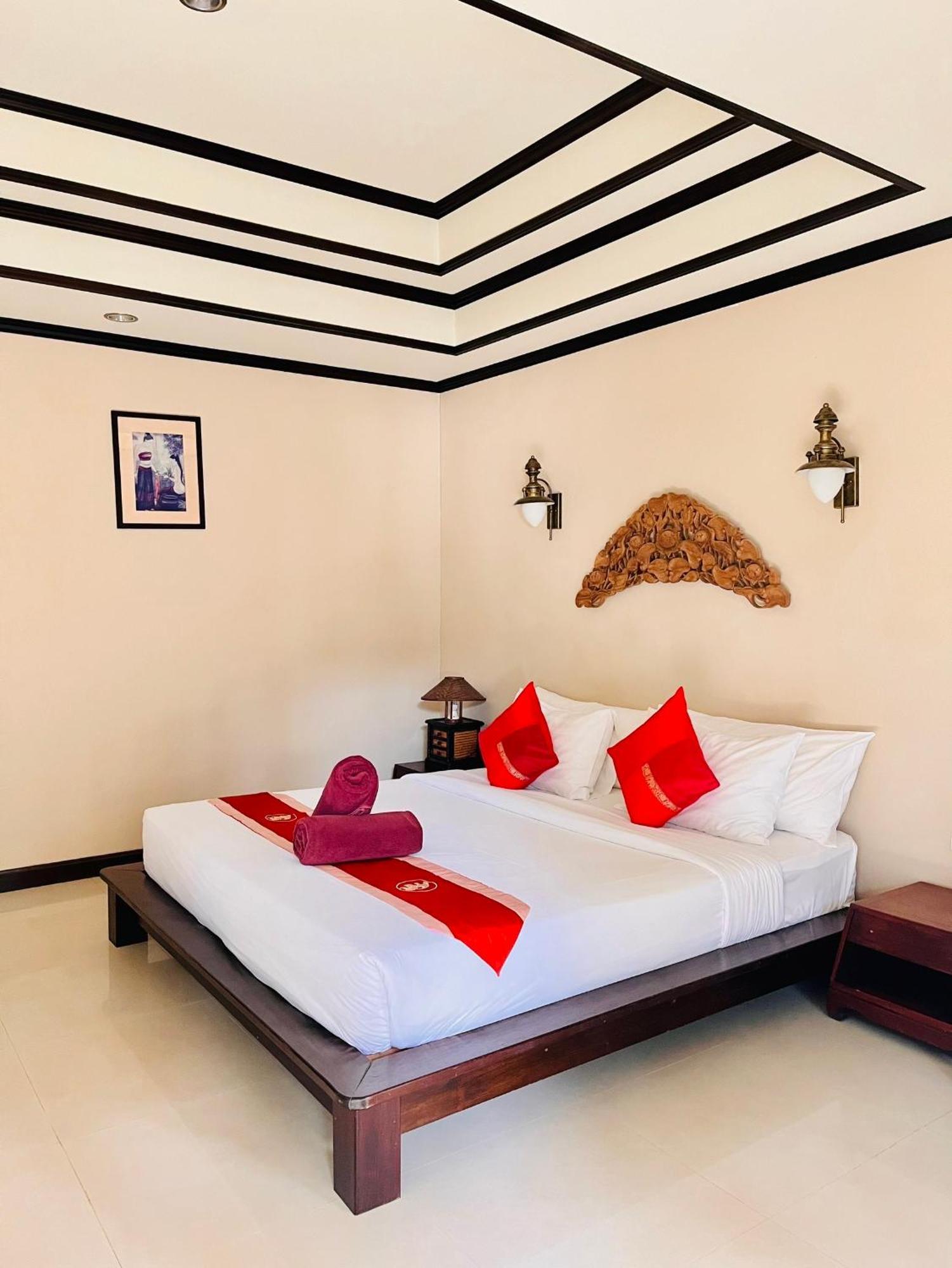 Kanok Buri Resort Lipa Noi Exterior foto