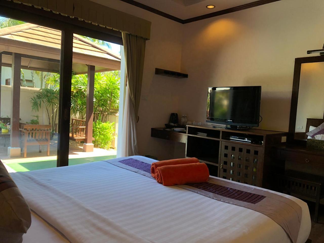Kanok Buri Resort Lipa Noi Exterior foto