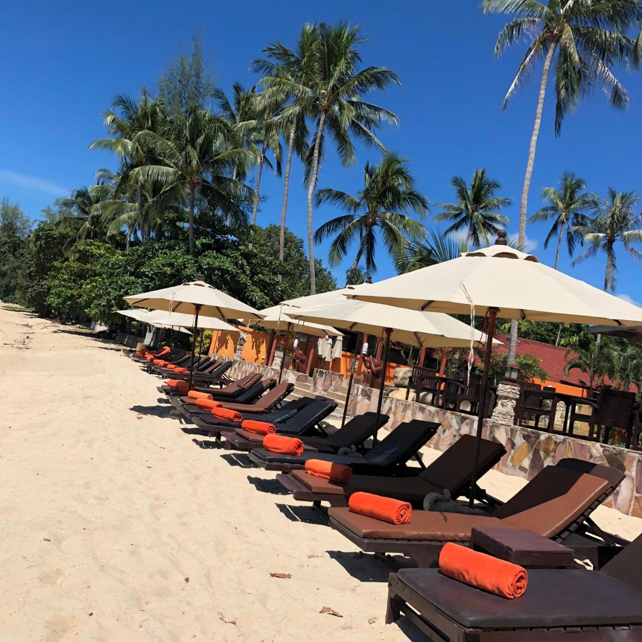 Kanok Buri Resort Lipa Noi Exterior foto