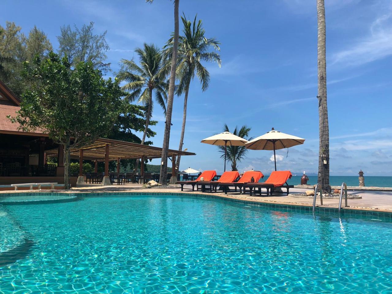 Kanok Buri Resort Lipa Noi Exterior foto